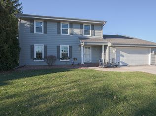 10413 N Larkspur Ct, Mequon, WI 53092
