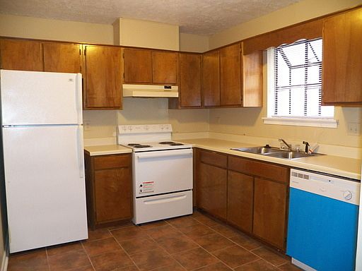 3rd image of 224 Helen Cir #A