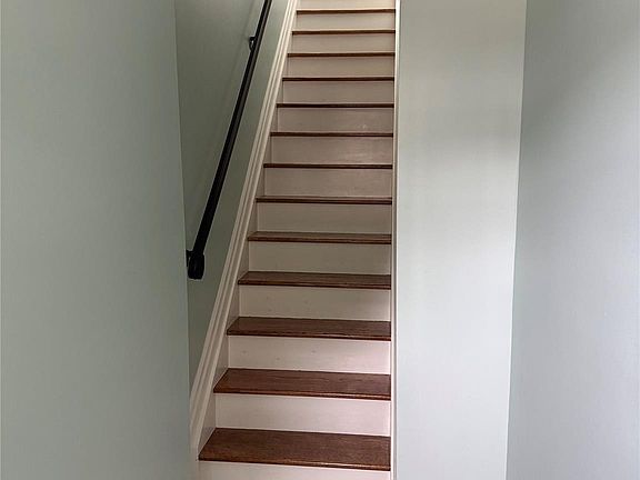 4th image of 10439 210th St