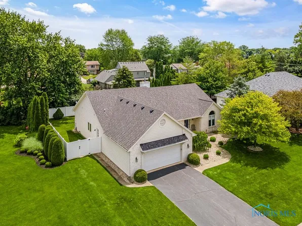 2039 Heritage Grn, Holland, OH 43528