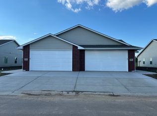 3743 S Bluelake Ct, Wichita, KS 67215