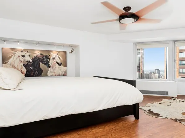 150 West 56th Street image 2 of 11