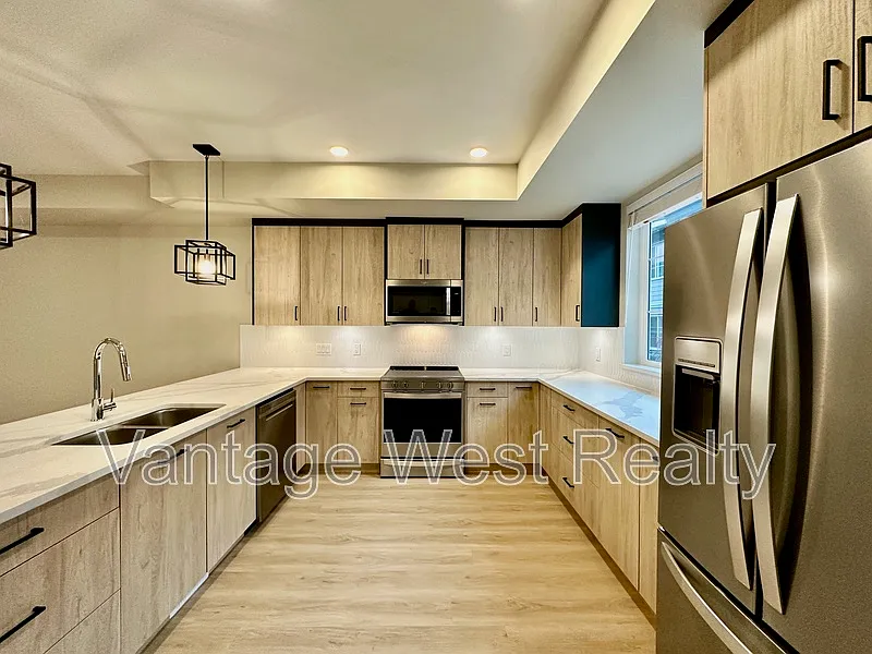 Photo 1 of 34 - 4025 Gellatly Rd S #172 - West Kelowna, BC Primary Photo - 4025 Gellatly Rd S #172
