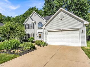 10050 Brook Rd, Olmsted Falls, OH 44138