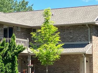 3319 N Casaloma Dr APT 77, Appleton, WI 54913