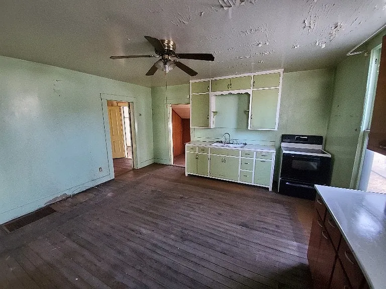 1103 Broadway St — Photo 11