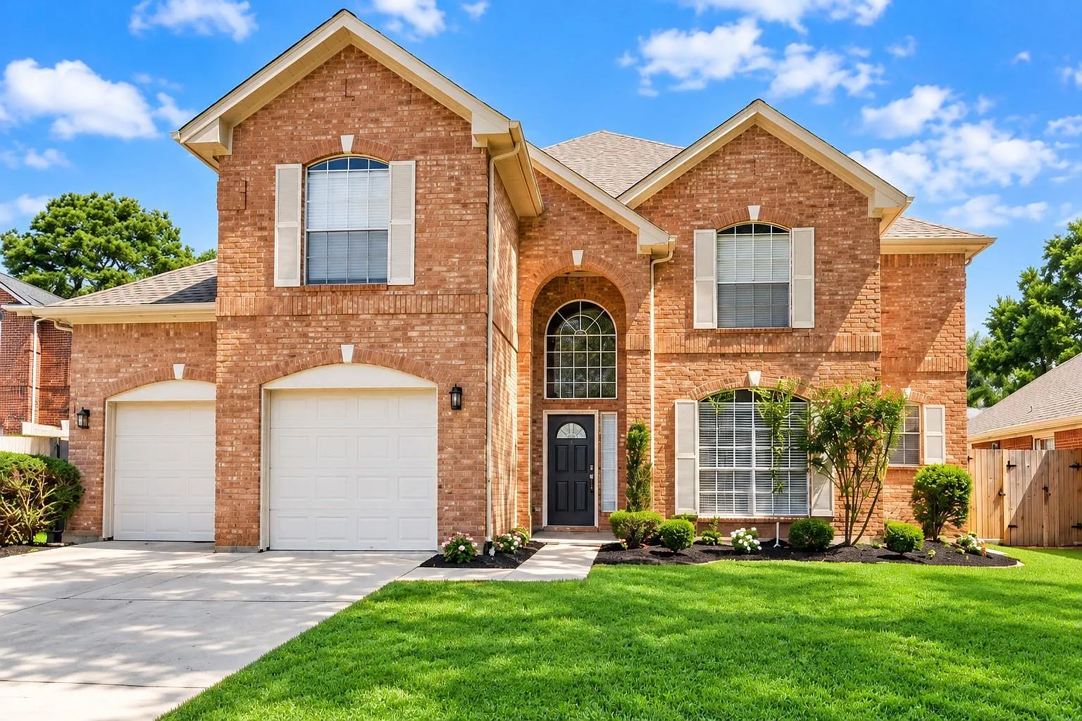 5 bed, 3.5 bath, 2885 sqft, $3,200 — Photo 1