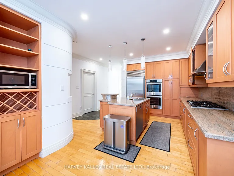 495 Deloraine Ave — Photo 14