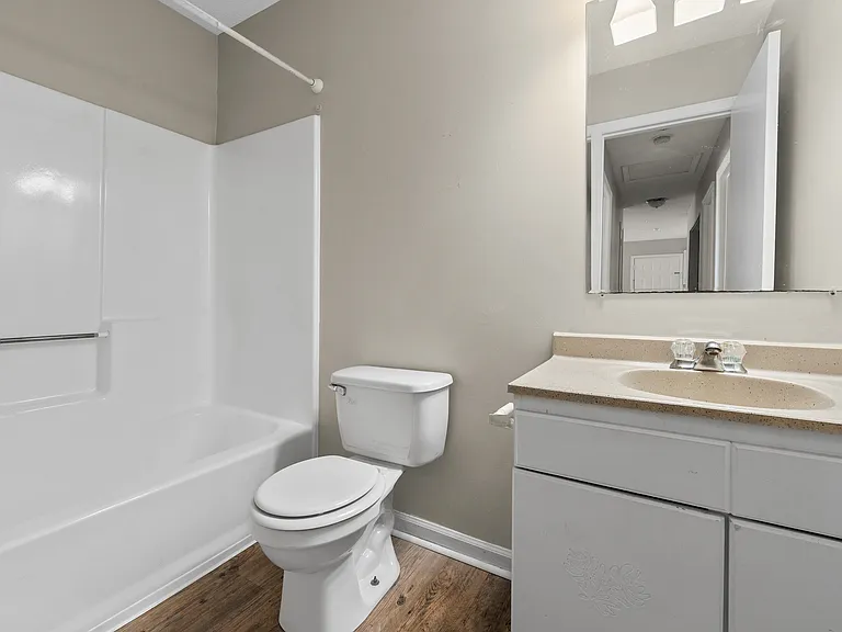 Central Oaks Apartments — Photo 16