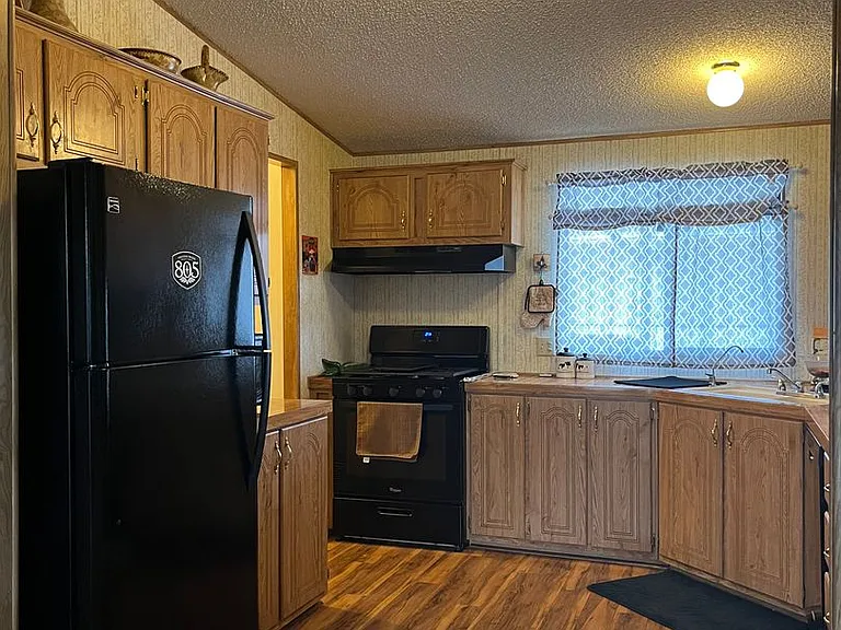 807 Stahlman Dr — Photo 2