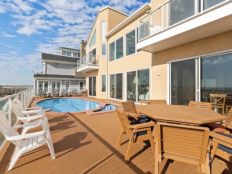 819 Dune Rd — Photo 14