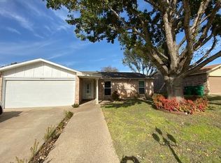 6013 Hillcrest Dr, Watauga, TX 76148