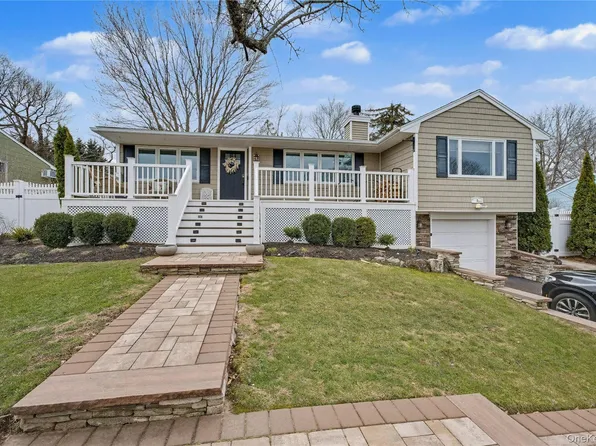 9 Boxwood Drive, Kings Park, NY 11754