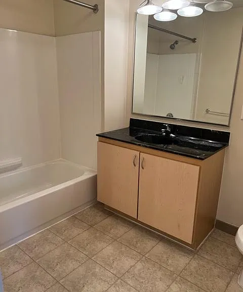 111 N 9th St #6 — Photo 3