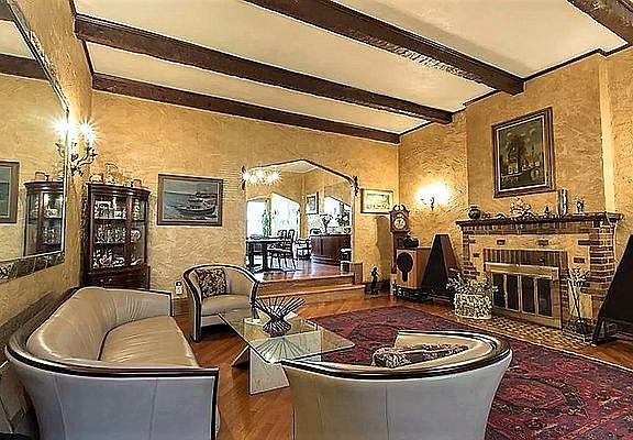 2nd image of 116-26 Parklane South House Houserental