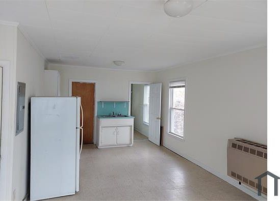 2nd image of 548 Thames St