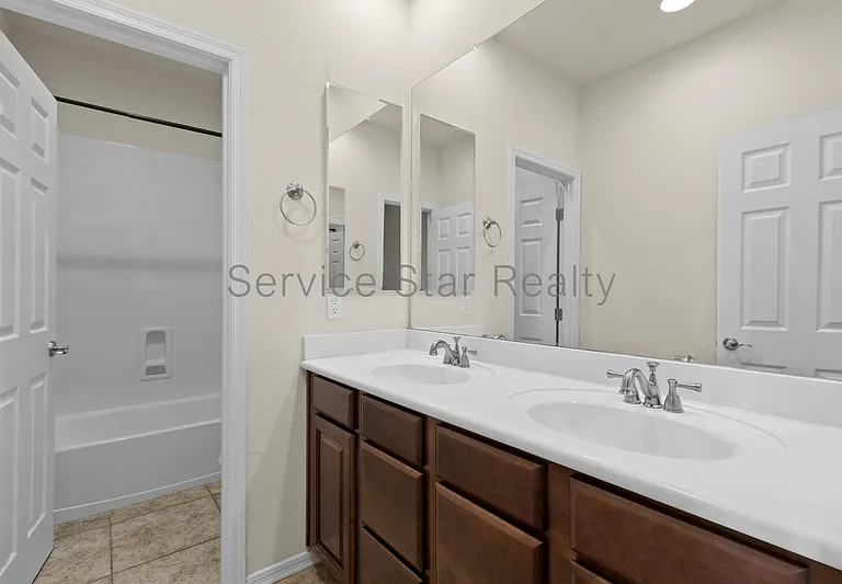 3724 E Robin Ln — Photo 24