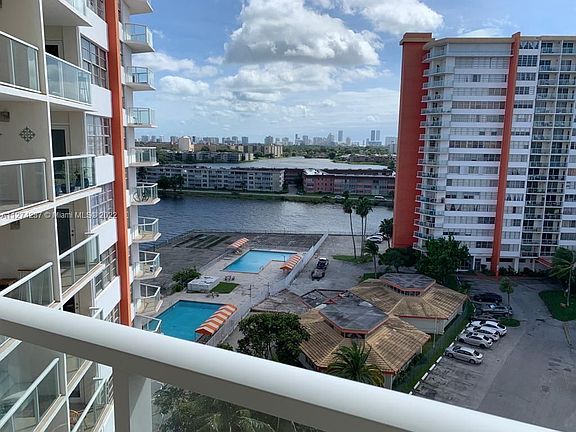 2nd image of 1301 Miami Gardens Dr APT 1021W