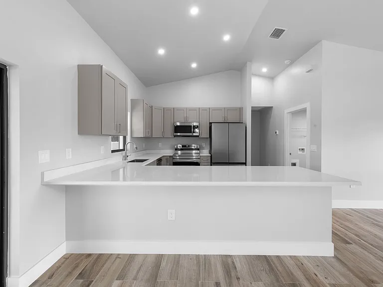 6151 Hershey Ave — Photo 12