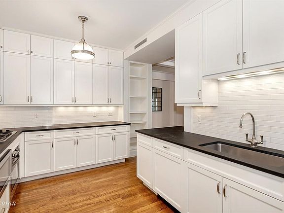 3rd image of 215 W 88th St APT 7D