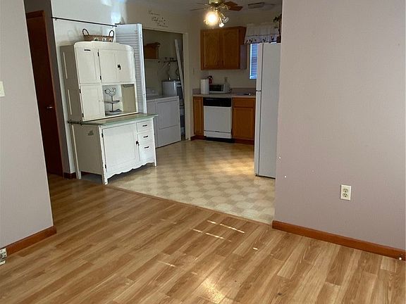 4th image of 2222 Lincoln Ave
