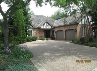 58 Chesterfield Ct, Burr Ridge, IL 60527