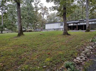 102 Gibson Dr, Springville, TN 38256