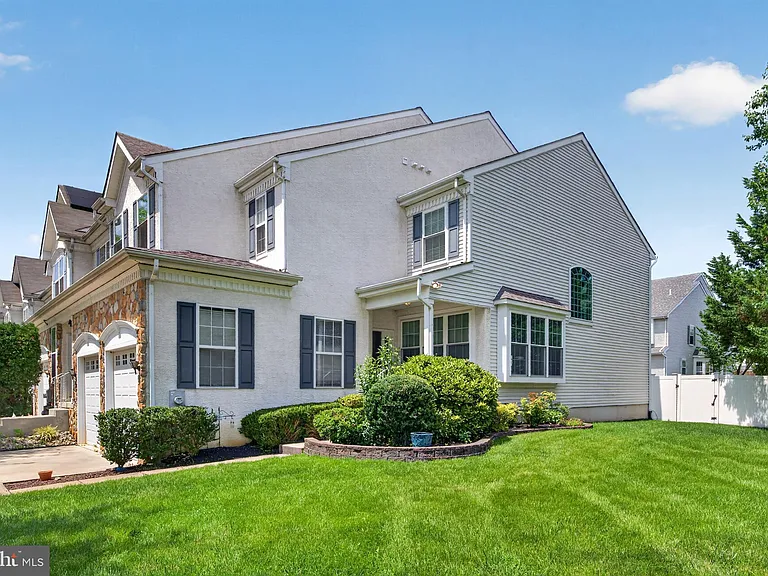 20 Carter Ln — Photo 36