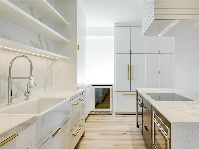 2145 Franklin St #4 — Photo 4