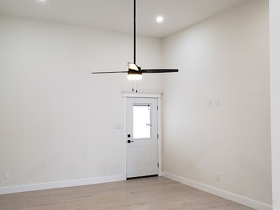 5th image of 1805 Rebecca Ln
