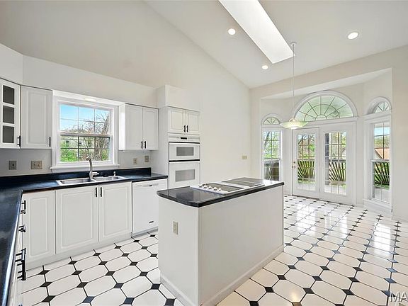5th image of 8009 Mastis Ct