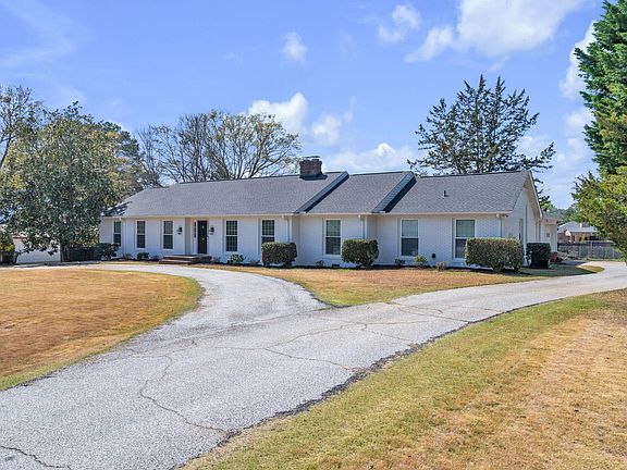 2nd image of 28 Isbell Ln