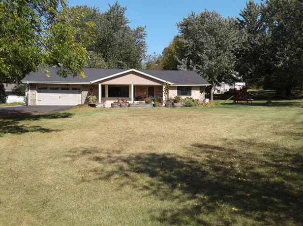 5570 S Edinbourgh Dr, New Berlin, WI 53146