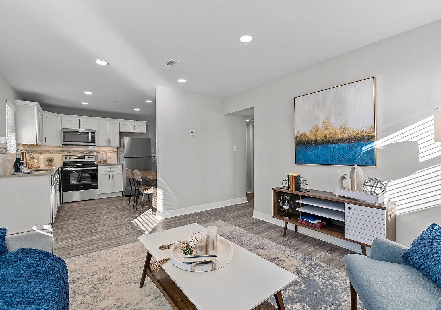 Gorgeous Renovation in Downtown Durham - 2 Bedroom, 1 Bath, Pet Friendly! — Photo 2