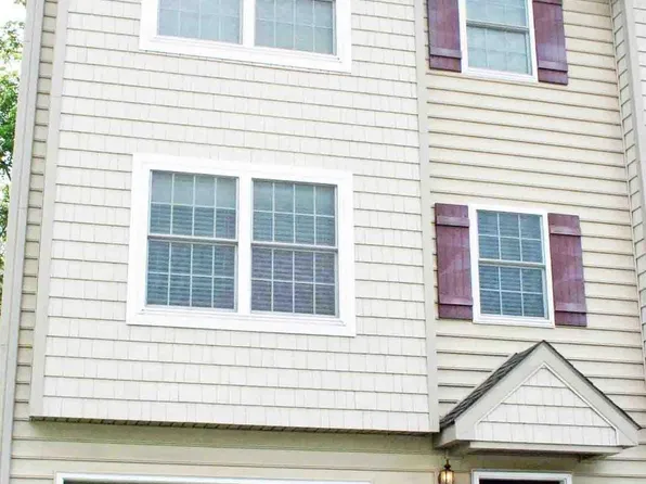 550 Kentwell Dr, York, PA 17406