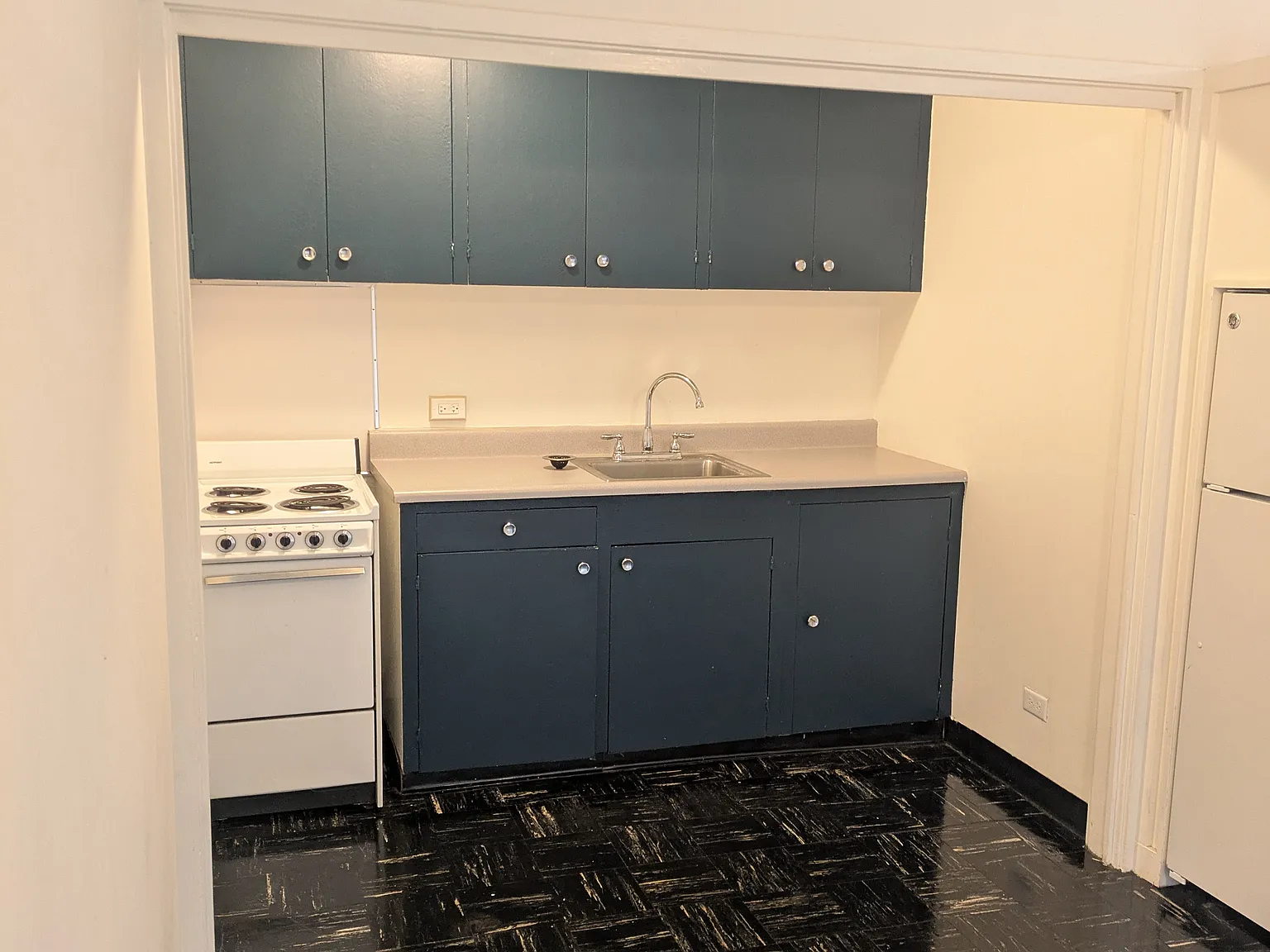 Studio, 300 sqft, $1,495 — Photo 4