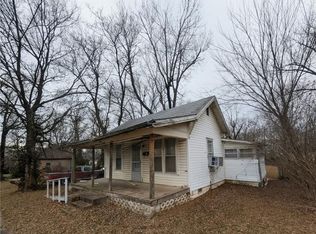 210 N 4th St, Iola, KS 66749