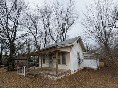 210 N 4th St, Iola, KS, 66749