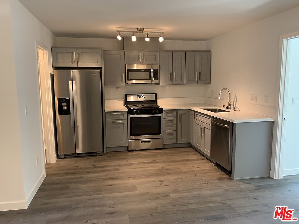 1st image of 8923 Orion Ave #10