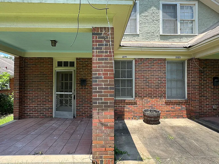 2121 Winona Ave #335 — Photo 1