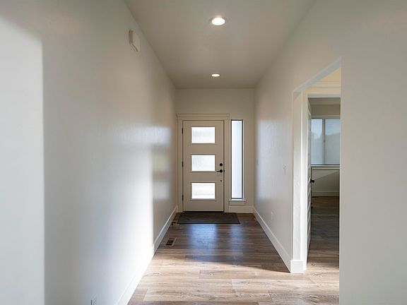 5th image of 4841 Tillamook Dr