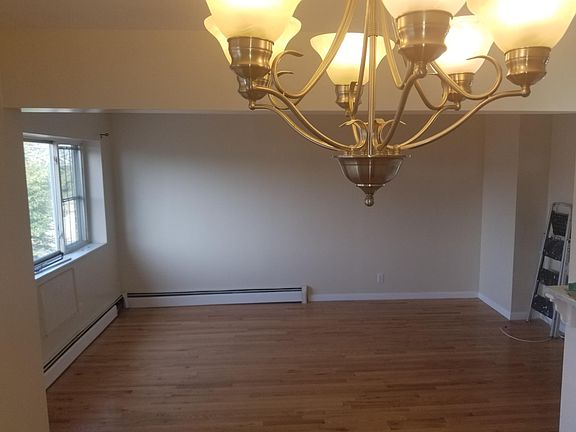 3rd image of 1060 Huntington Ave APT 3