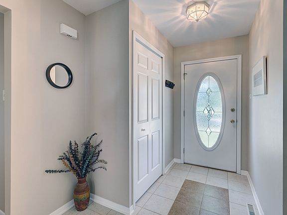 5th image of 1122 E Anderson Dr