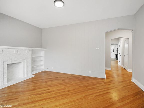 3rd image of 4610 N Kilbourn Ave #1