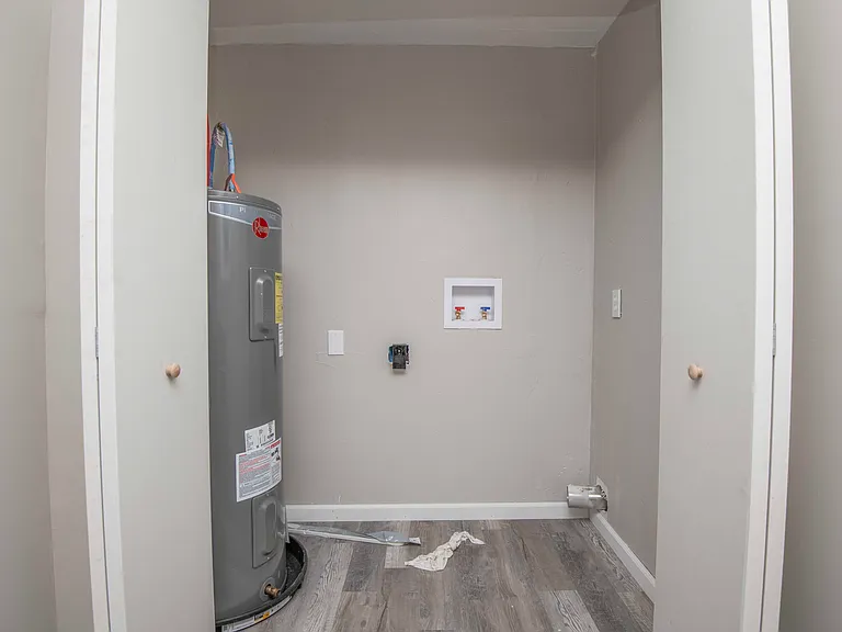 912 Hotel Ave #1 — Photo 16