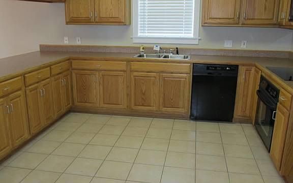 4th image of 120 Foxglove Dr