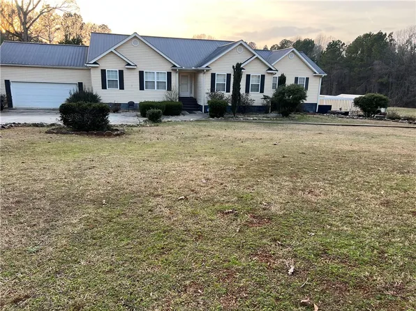 521 N Calhoun Shores Pkwy, Calhoun Falls, SC 29628