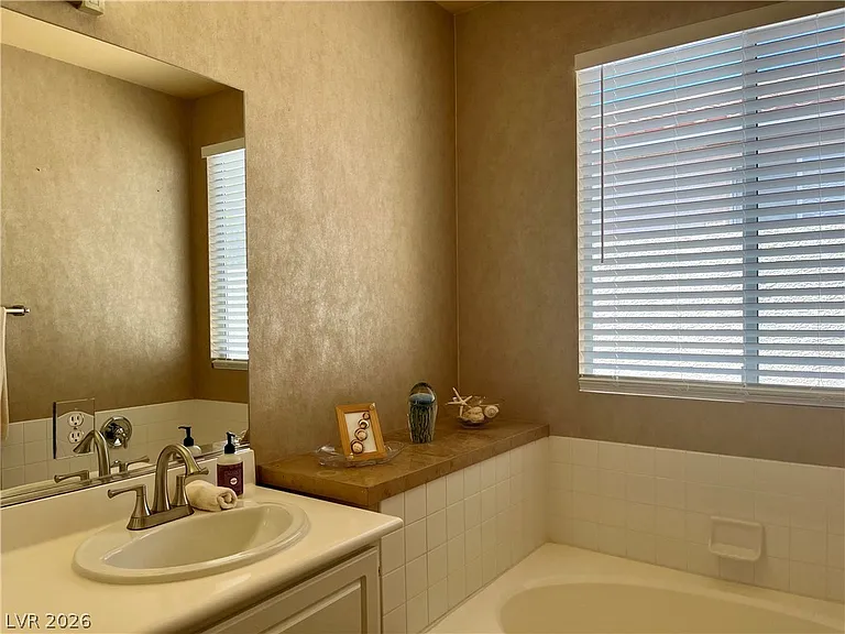 340 Jacaranda Arbor St — Photo 20