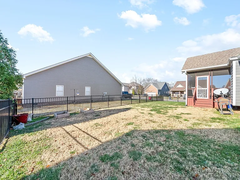 2226 Fairfax Dr — Photo 27