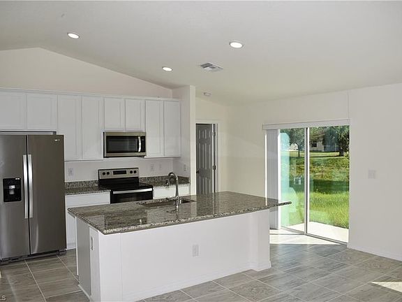 4th image of 3227 Thurston Ave